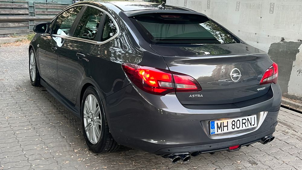 Opel Astra J Sedan Facelift | 2014 | 1.7 CDTI 167 CP | WEBASTO | Piele Maro | Full CustomPreț: 5.999 € Negociabil (mașină personală)