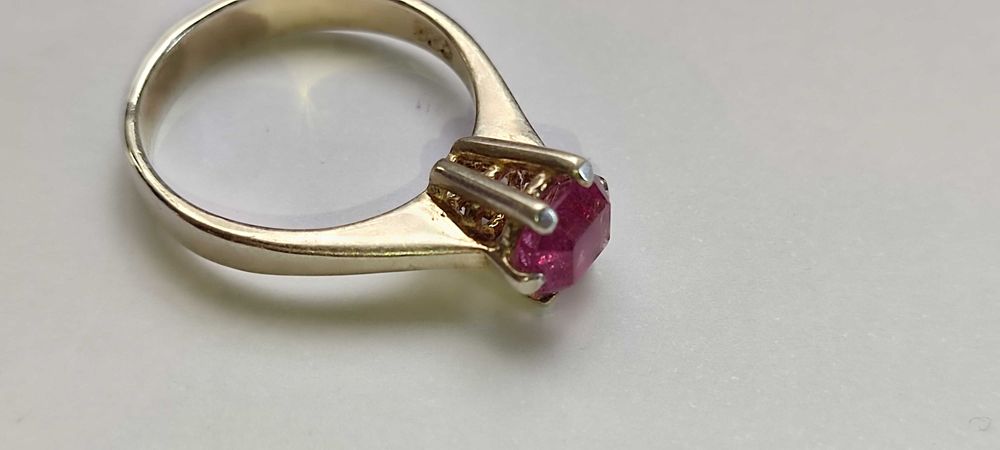 Серебряное женское кольцо с натуральным камнем РУБИН