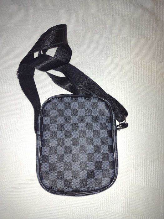 Borseta Louis Vuitton maro gri negru si Lacoste negru unisex