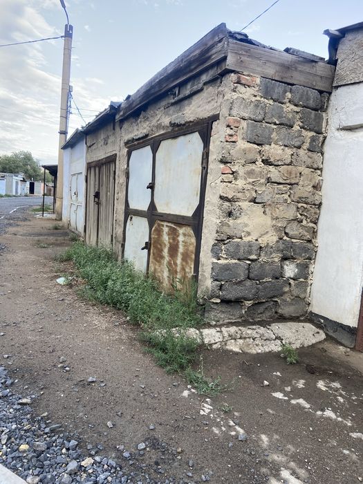 Гараж в центре города, в тихом районе.