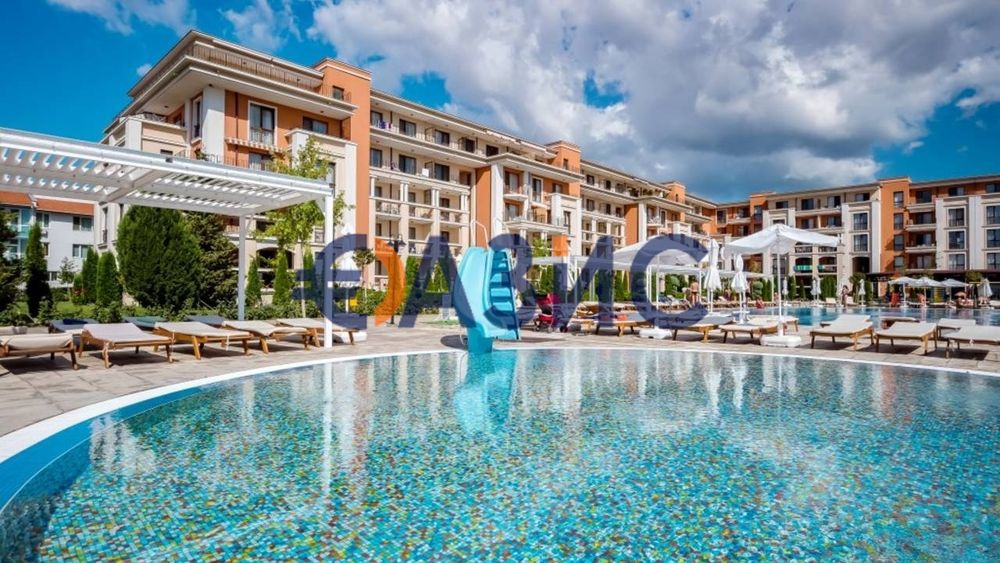 Продава се Тристаен апартамент в Свети Влас - 129 кв.м за 1036 €/кв.м - Снимка #8