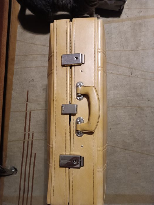 Продам дорожный чемодан