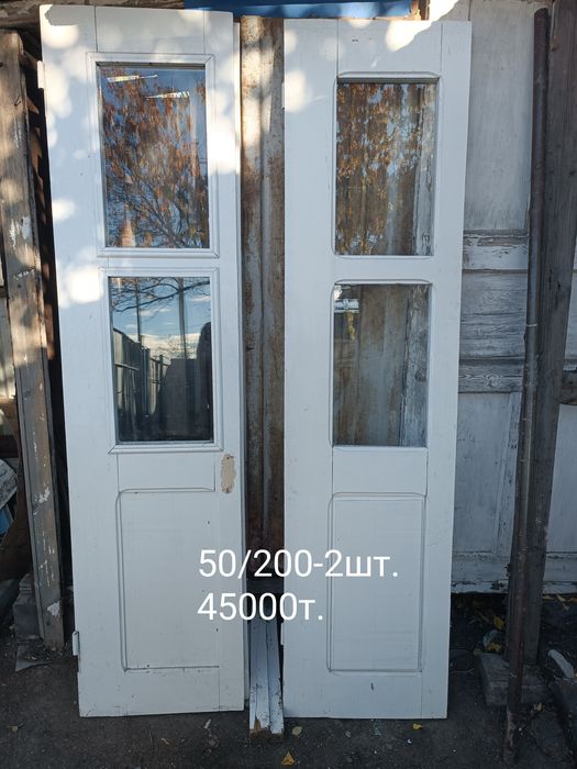 Продам деревянные двери,б/у. Крашенные,.