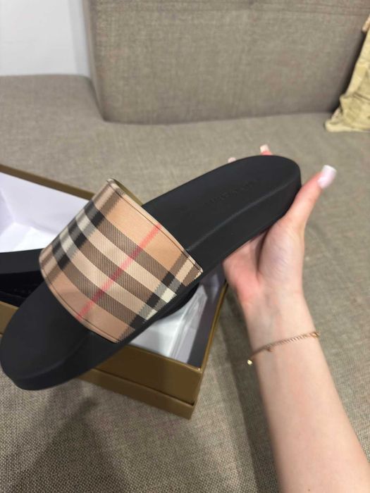 Burberry чехли (джапанки)