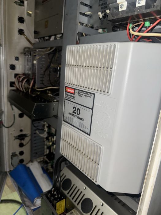 HAAS Super Mini Mill CNC + Axă a 4-a  | 2008 | stare excelentă