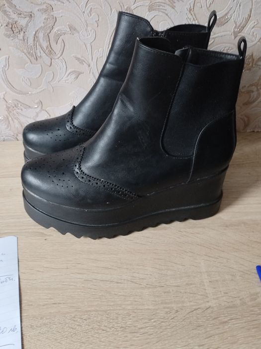 Чисто нови ботуши