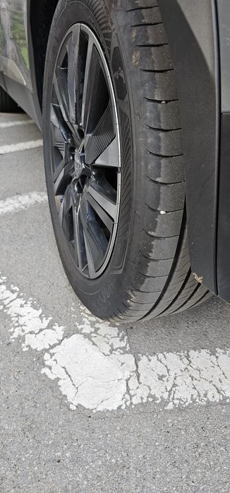 Anvelope goodyear 215/55/18 ca noi
215 55 18 99v 
Dot 1923