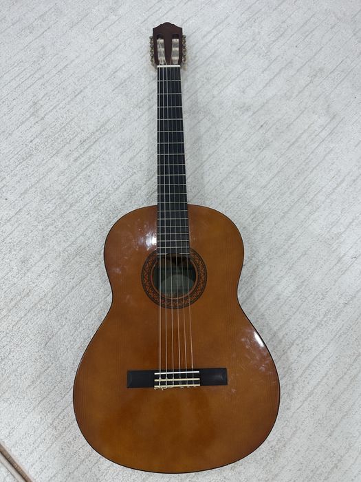 Гитара Yamaha c40, классическая