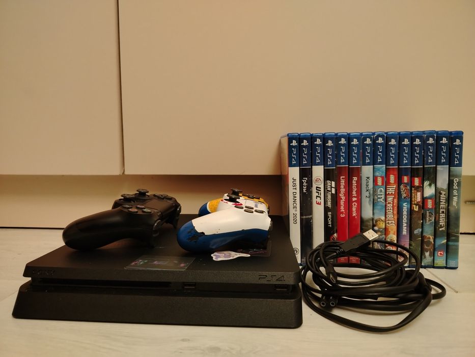 PlayStation 4 Slim 1TB + 2 геймпада + 14 игр