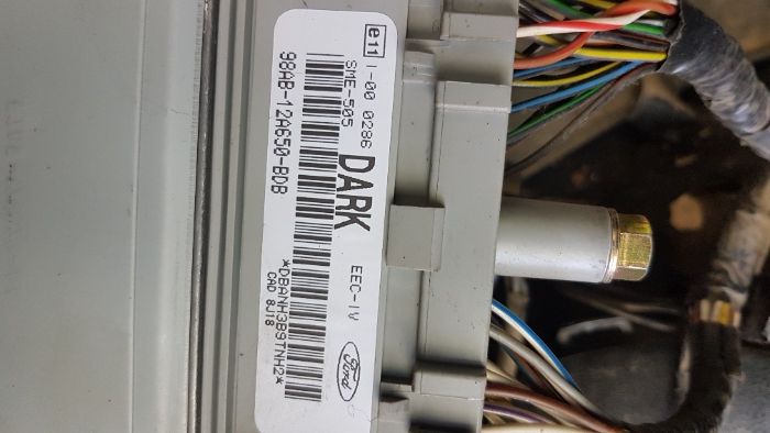 Продавам Ескорт на части