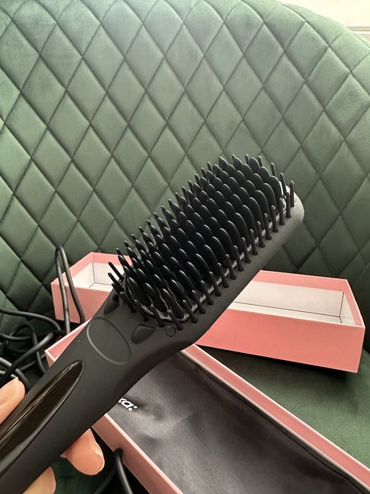 Perie pentru indreptat parul Amika