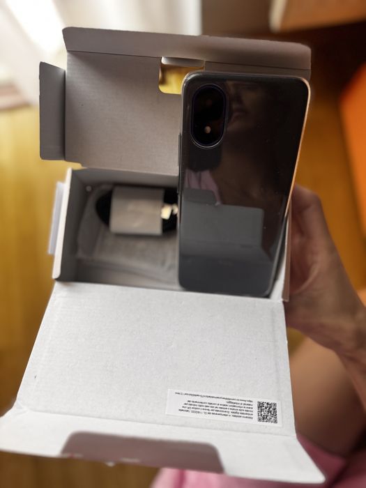 Vând TCL K70 SE, telefon în stare nouă, cu ambalajul original.