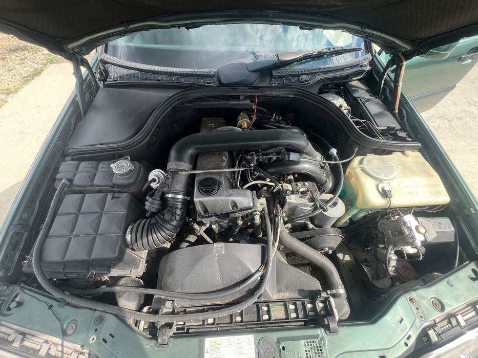 Vand mercedes c 200 din 1992 stare foarte bun.