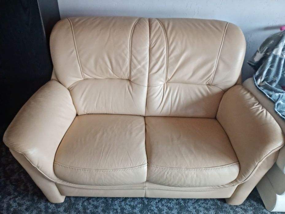 Vînd două canapele 2 per.