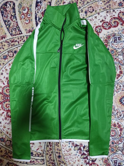 Продам спортивный костюм