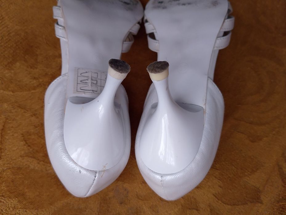 Pantofi eleganți de piele