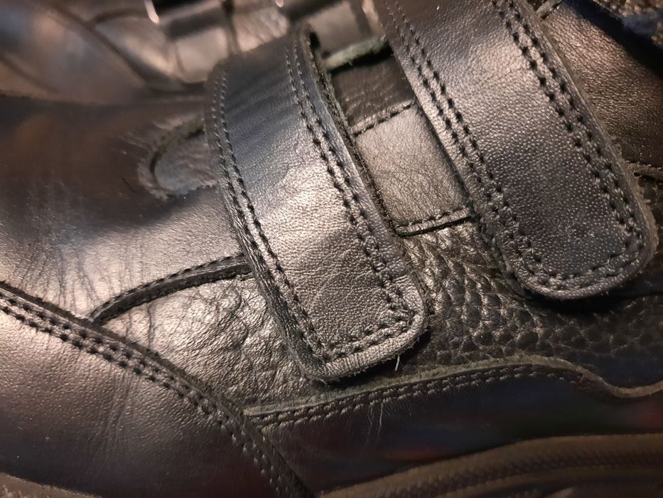 Продам кожаные ботинки на мальчика 34 размер.