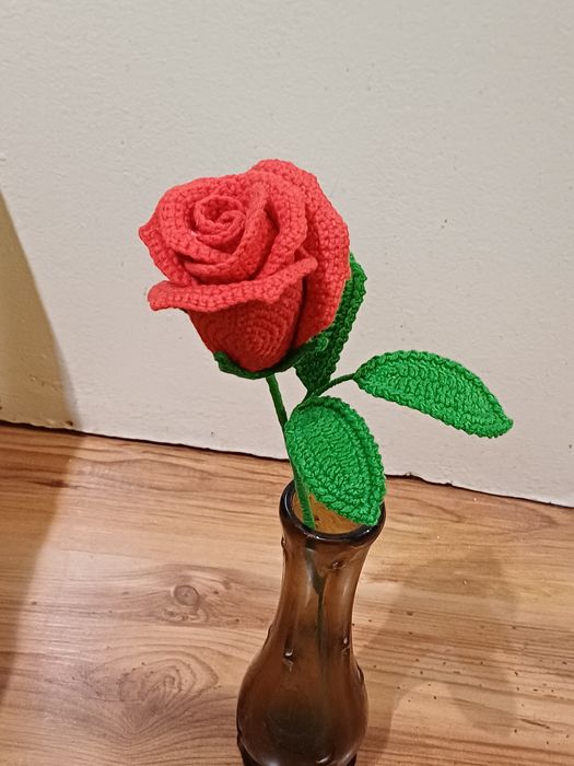 Плетени рози различни цветове