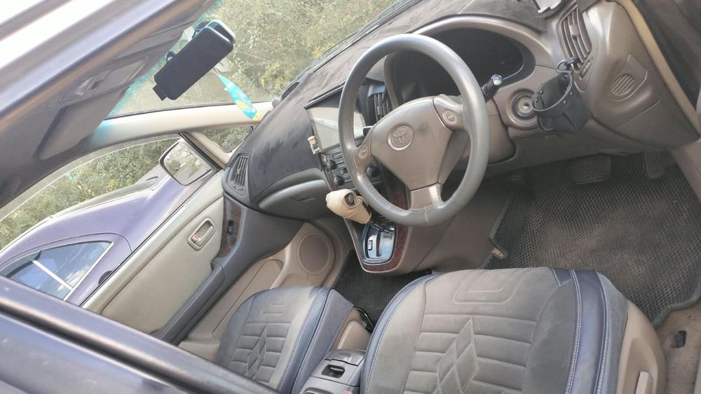 Продам Toyota Harrier