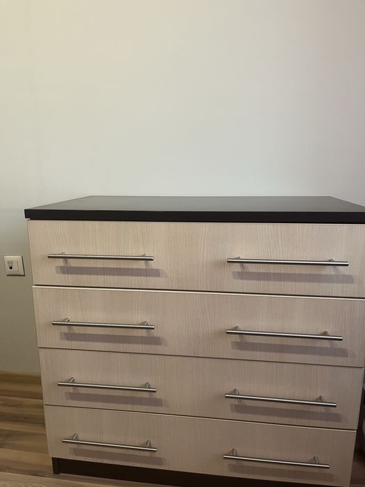 Скрин с четири чекмеджета