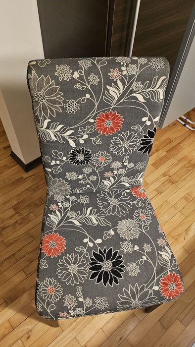 4 ÷ 2  стола за трапезария