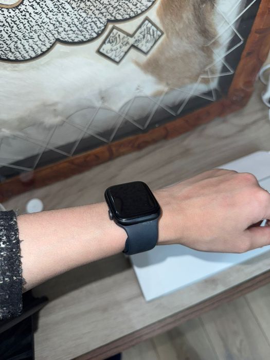 Смарт часы Apple Watch SE GPS,