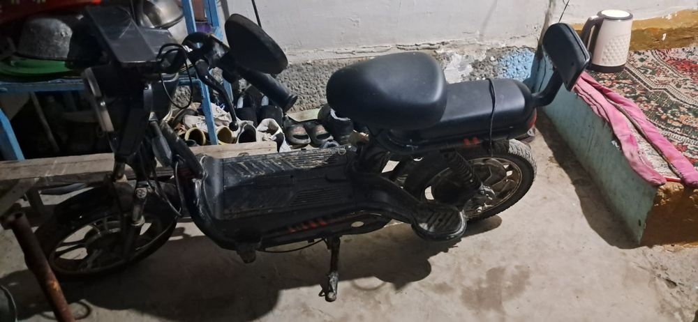 Электроскутер  сотилади