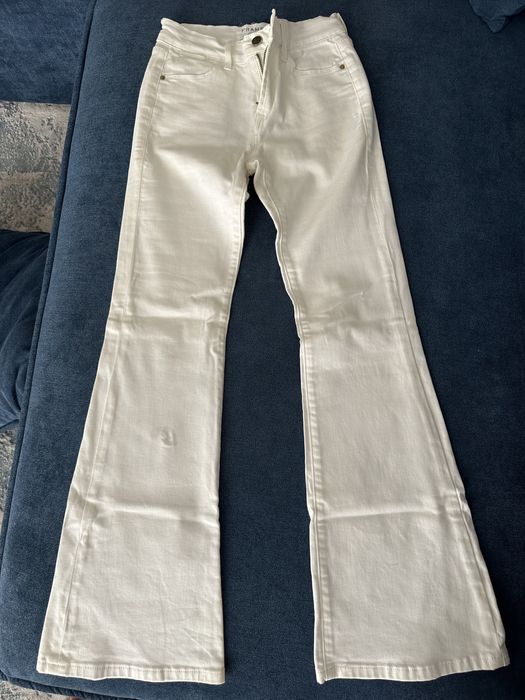 Джинсы белые
