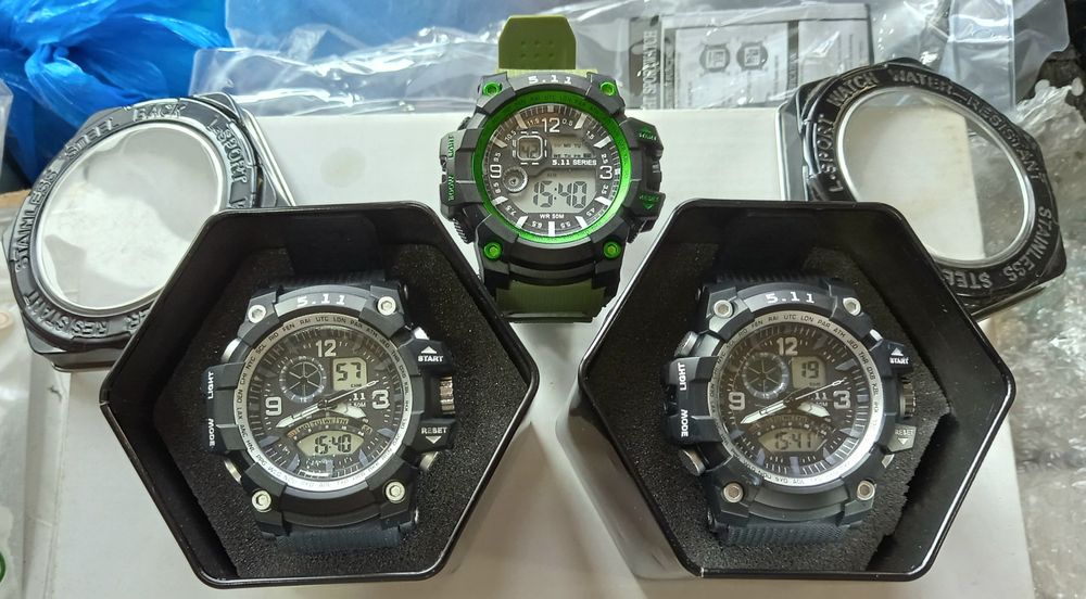 Часы ручные и говорящие.Новые.Смотрите все фото.