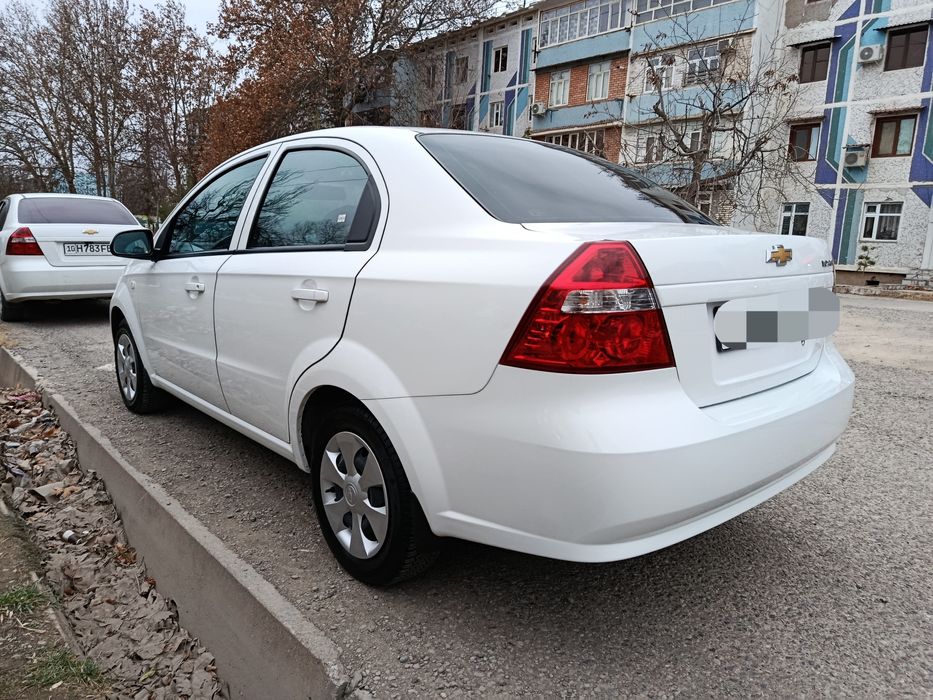 Продаю нексию 3 в отличном состоянии