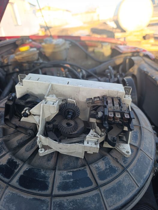 На Ауди 80 В3 регулятор печки