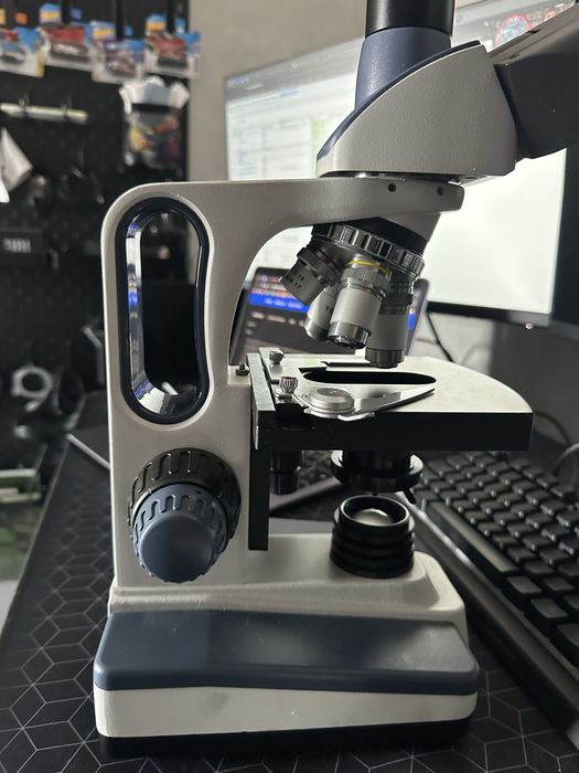 Vând urgent microscop compus trinocular SWIFT 350T 40X-2500X