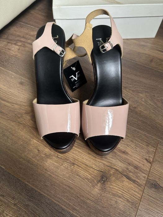 Sandale elegante cu toc inalt si platforma Versace - NOI