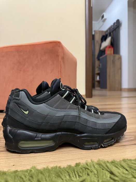 Vand pantofi sport air max 95
