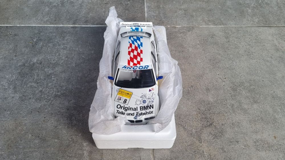 UT 1998 BMW 320i Racing Car Team Schnitzer Winkelhock 1:18
