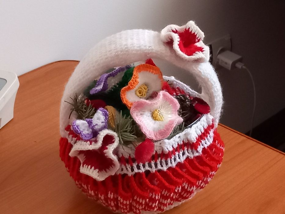 Cosulet din acryl crosetat manual