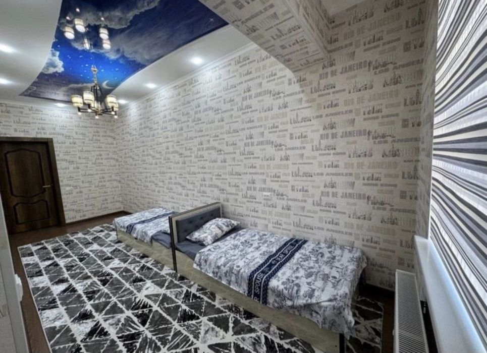 Элитний лифтли домнинг 4-этажида жойлашган 3 хонали квартира ижарага б