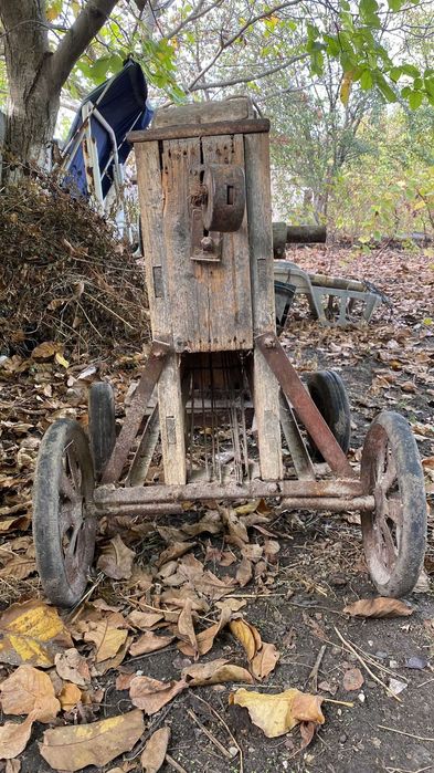 Vând masina de batut porumb germană