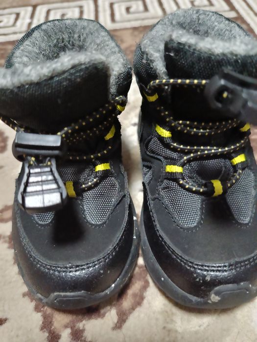 Продам детскую обувь