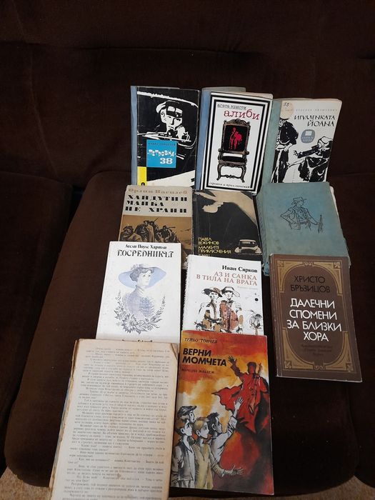 Книги най-различни...детски,на руски език и др