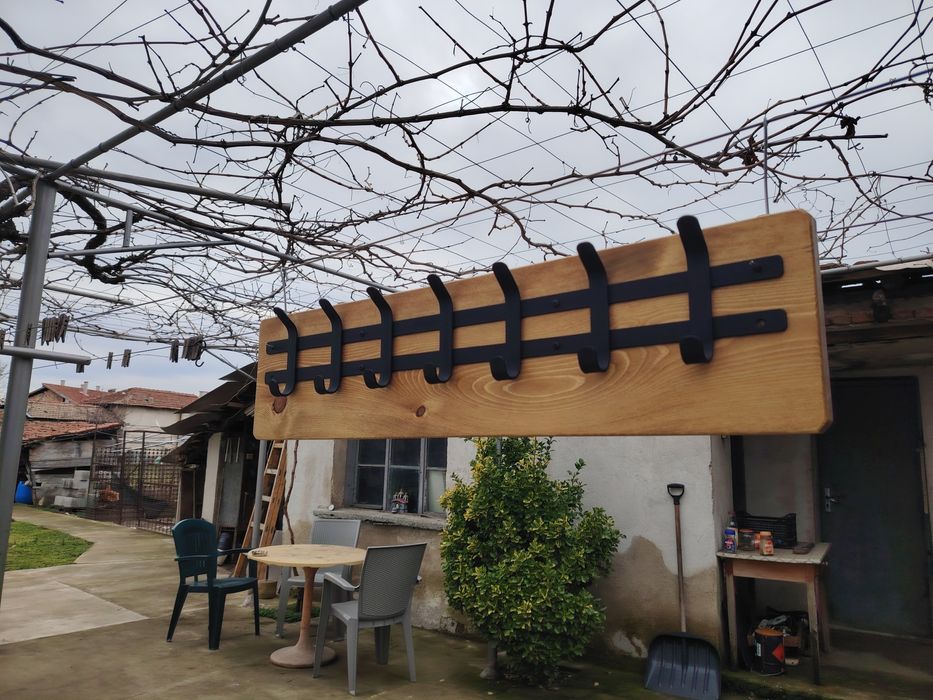 Стенни закачалки от масив