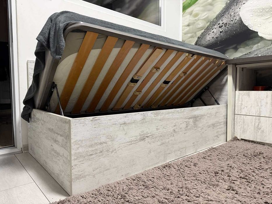 Легла 2бр./Шкаф 2бр./Бюро/Полица/Портманто