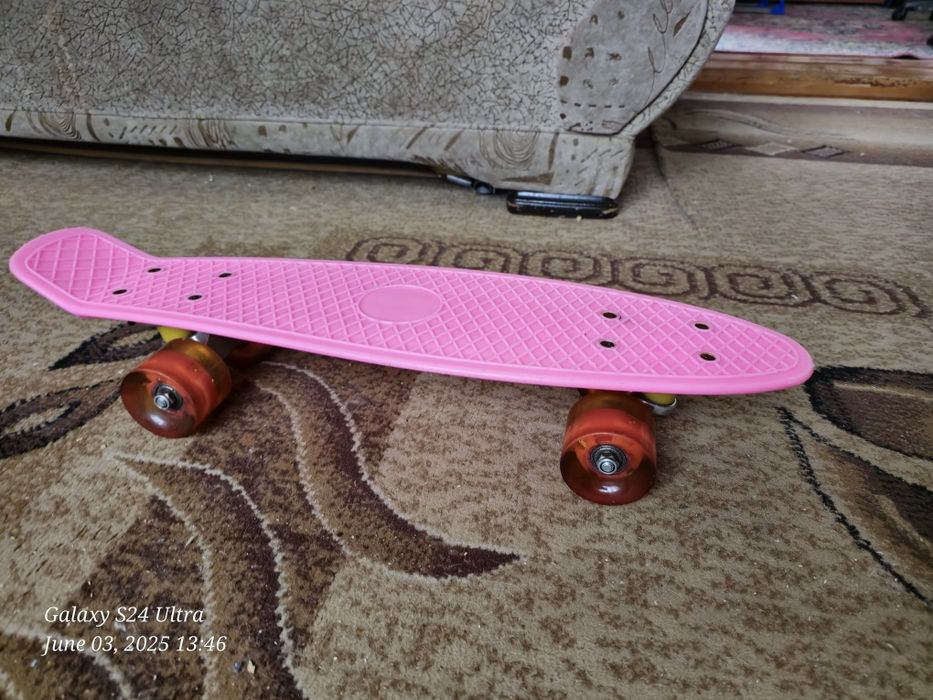 Продам скейтборднкую доску