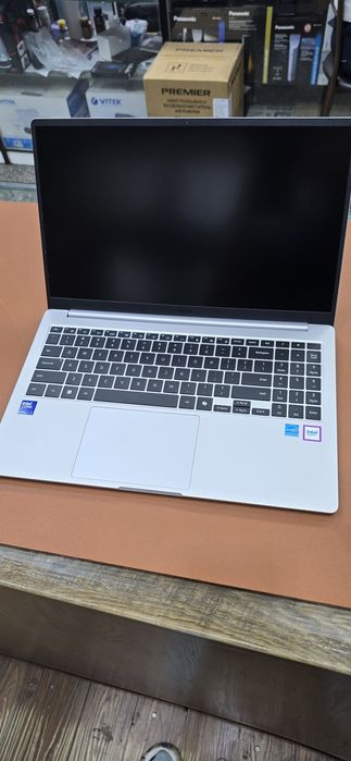 Samsung Galaxy Book5 (Model: NP750XHD)