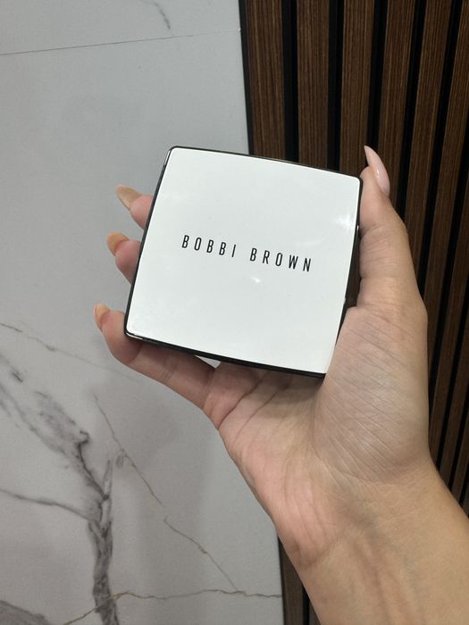 Пудра за лице Bobbi brown фон дьо тен Dior Huda червило Chanel