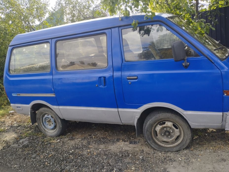 Продам Nissan vaneta