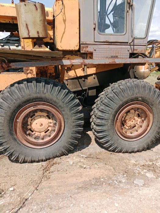 Грейдер ДЗ 98в, в рабочем состоянии.