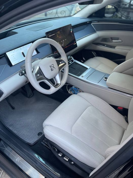 Byd Han L sotiladi 1 matorli en fuli 680 ta ot kuchi 701 km !