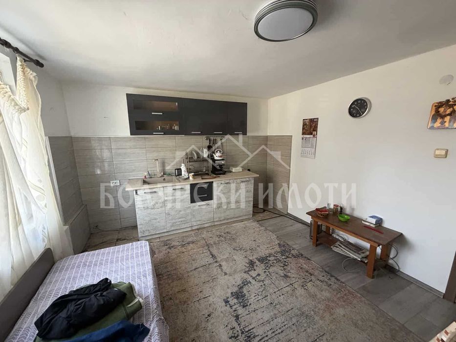 Монолитна двуетажна къща в с. Присово