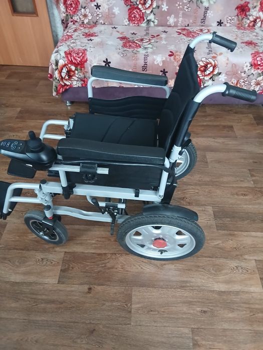 Продам инвалидную коляску